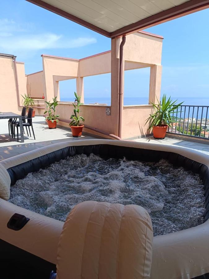 Attico Vista Mare Con Terrazza E Spa Riscaldata Santo Stefano di Camastra Exterior photo