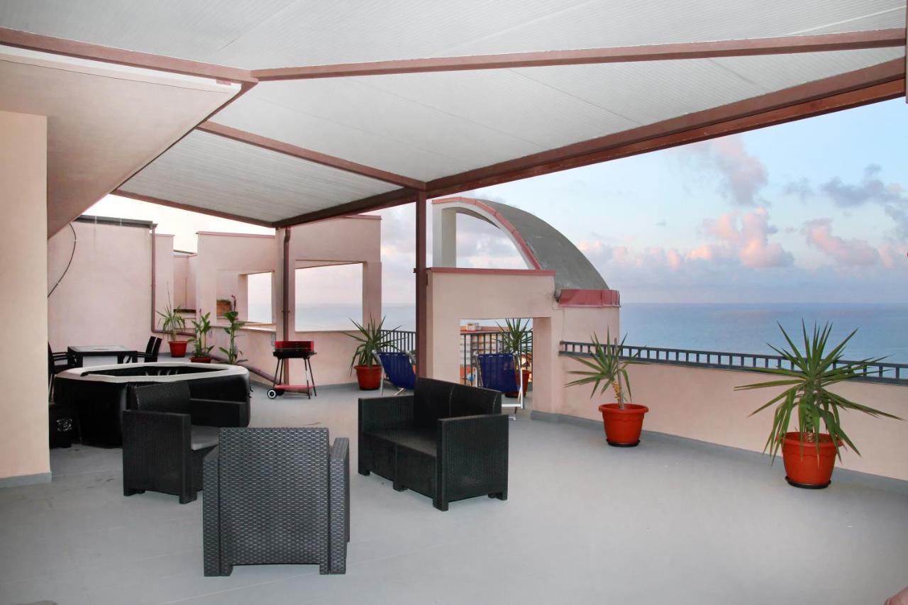 Attico Vista Mare Con Terrazza E Spa Riscaldata Santo Stefano di Camastra Exterior photo
