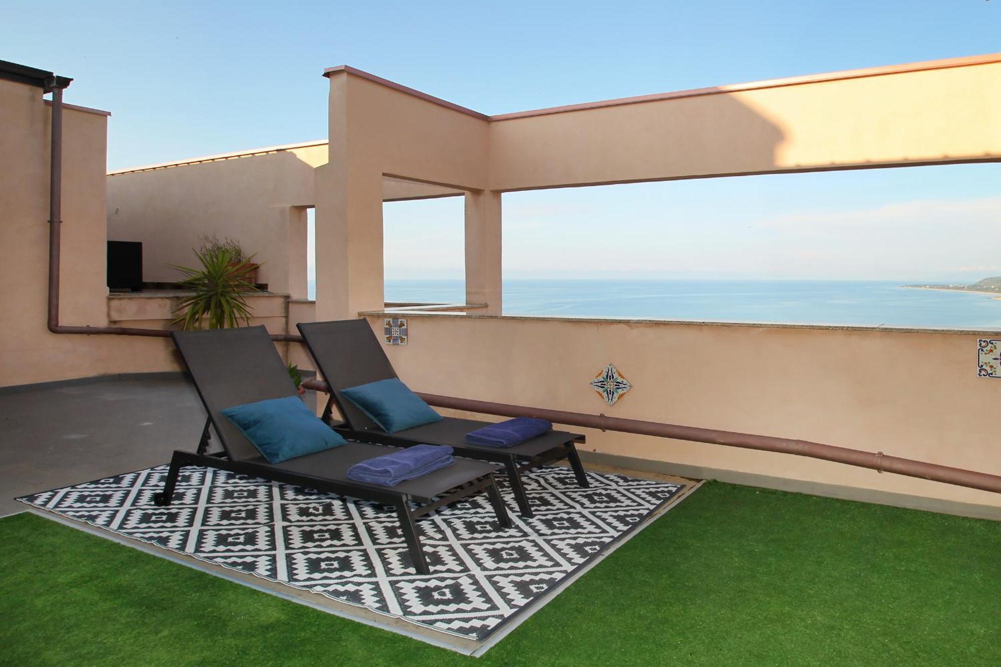 Attico Vista Mare Con Terrazza E Spa Riscaldata Santo Stefano di Camastra Exterior photo